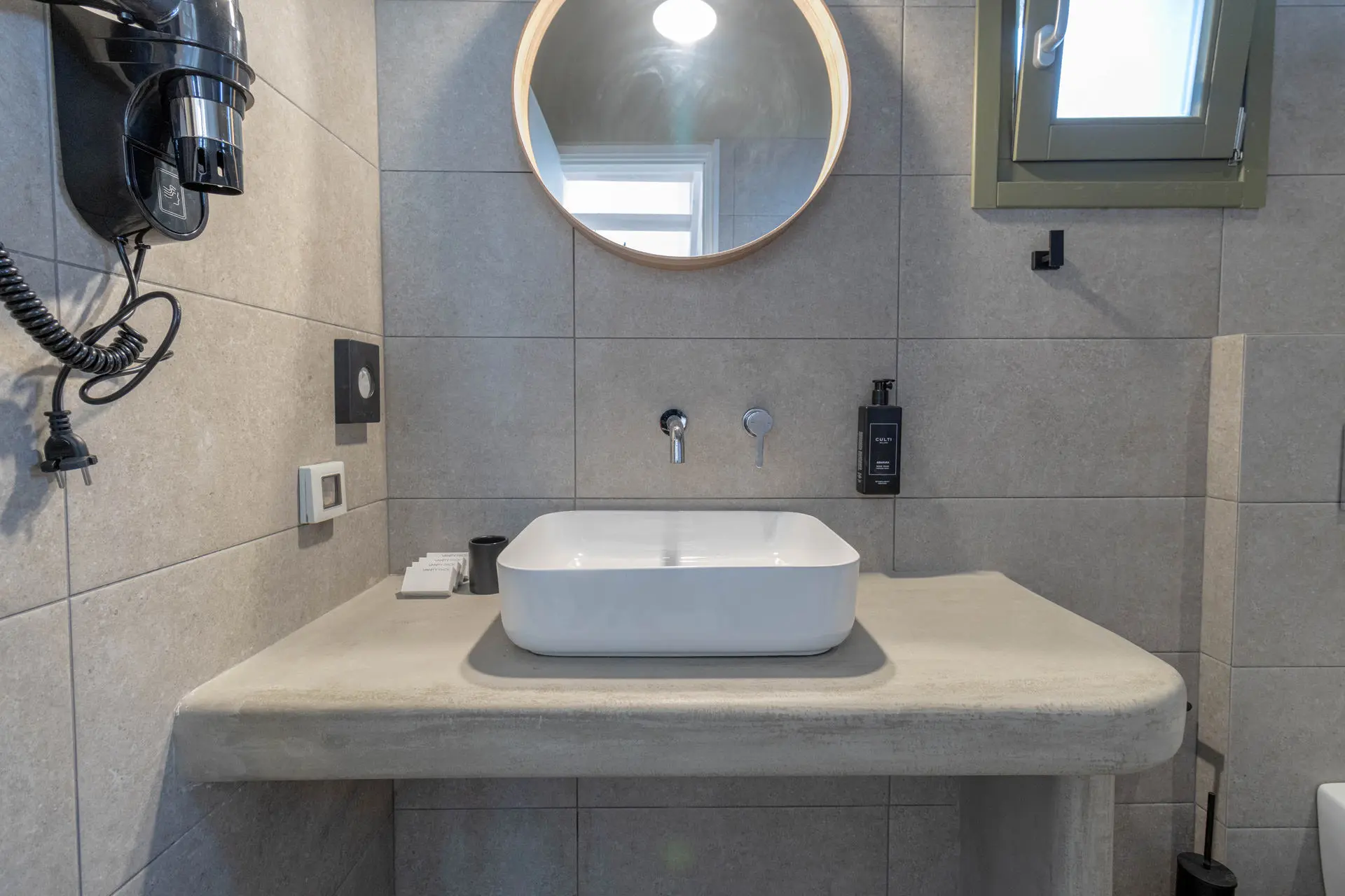 Suite — view 1